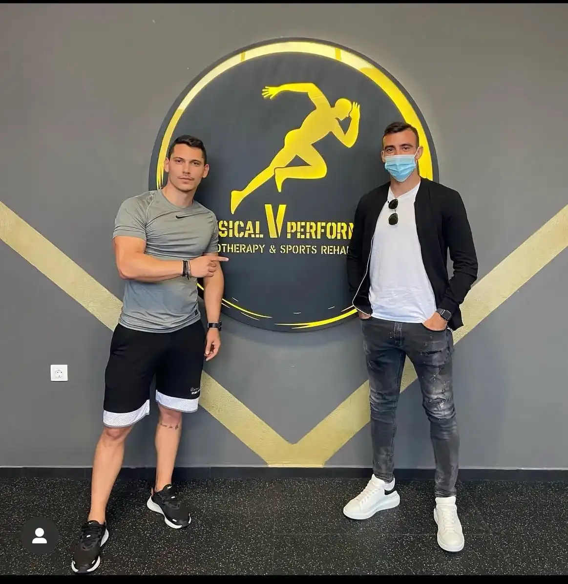 Στράτος Σβάρνας